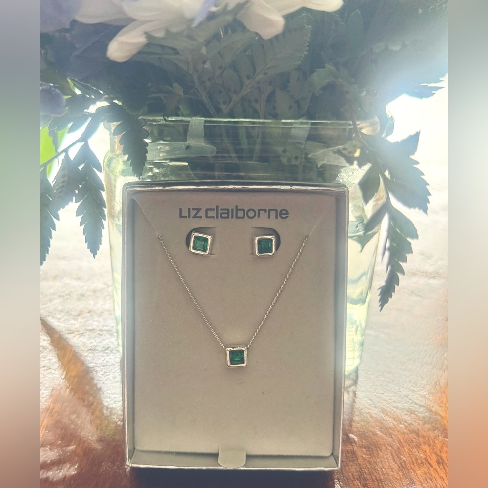 Vintage Liz Claiborne Jewelry Set 💚